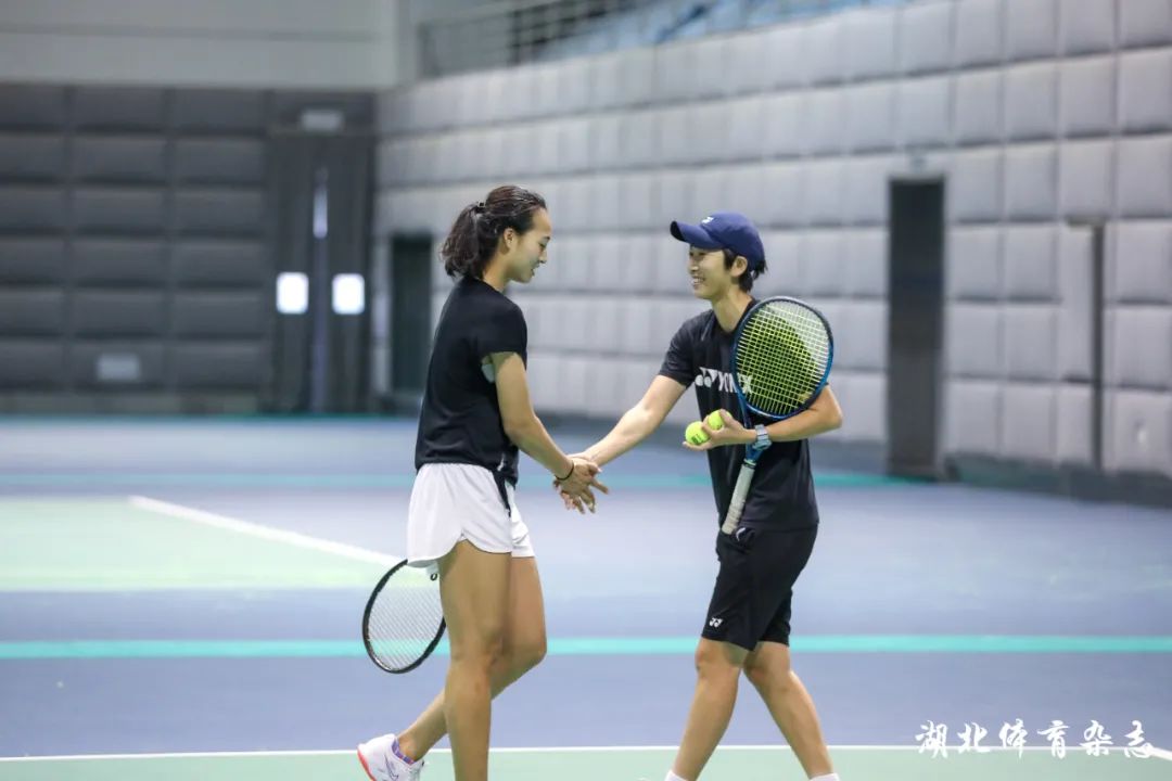 臂高呼的激 臂高呼的激